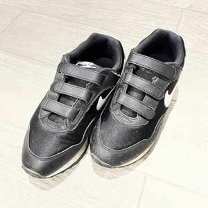 NIKE Women’s Black Velcro Shoes